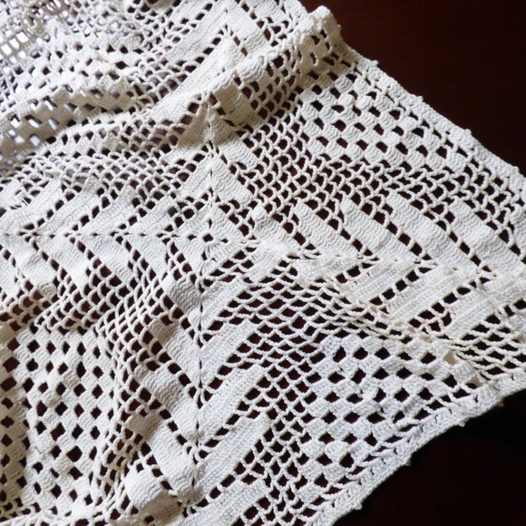 VTG 1930-40's Handmade Crochet White Bedspread Coverlet or tablecloth 82"x 98" - Picture 8 of 11